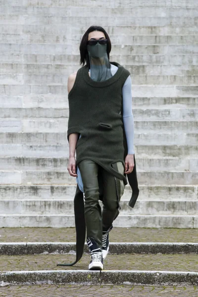 Look 10